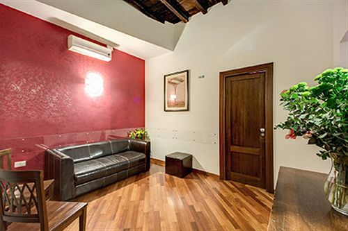 Nova Domizia  | Roma | Roma | Italia 10