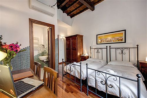 Nova Domizia  | Roma | Roma | Italia 11