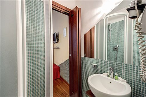 Nova Domizia  | Roma | Roma | Italia 3