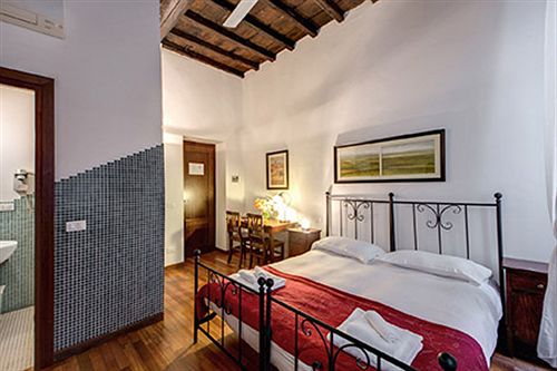 Nova Domizia  | Roma | Roma | Italia 5