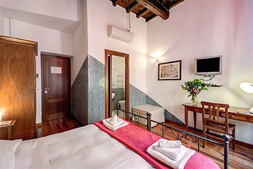 Nova Domizia  | Roma | Roma | Italia 9