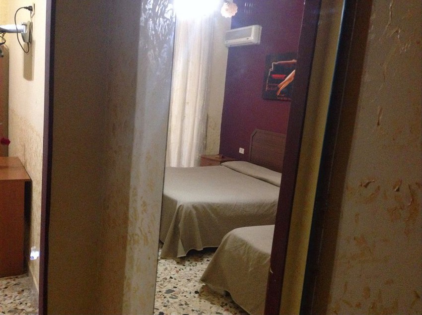 Hotel Poker  | Napoli | Napoli | Italia 7