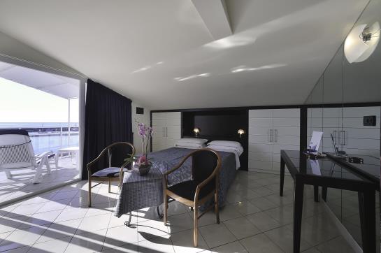 Hotel Marinella  | Sanremo | Imperia | Italia 7