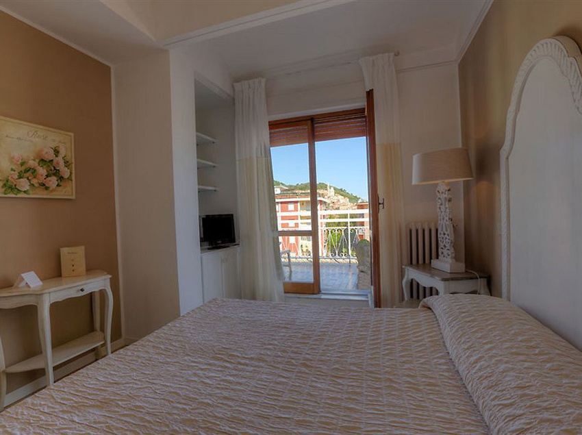 Hotel Bergamo  | San Bartolomeo al Mare | Imperia | Italia 10