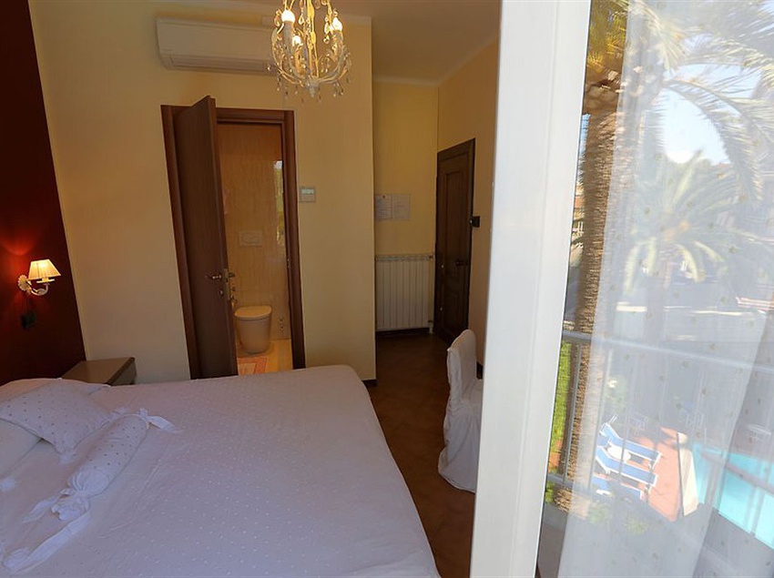 Hotel Bergamo  | San Bartolomeo al Mare | Imperia | Italia 11