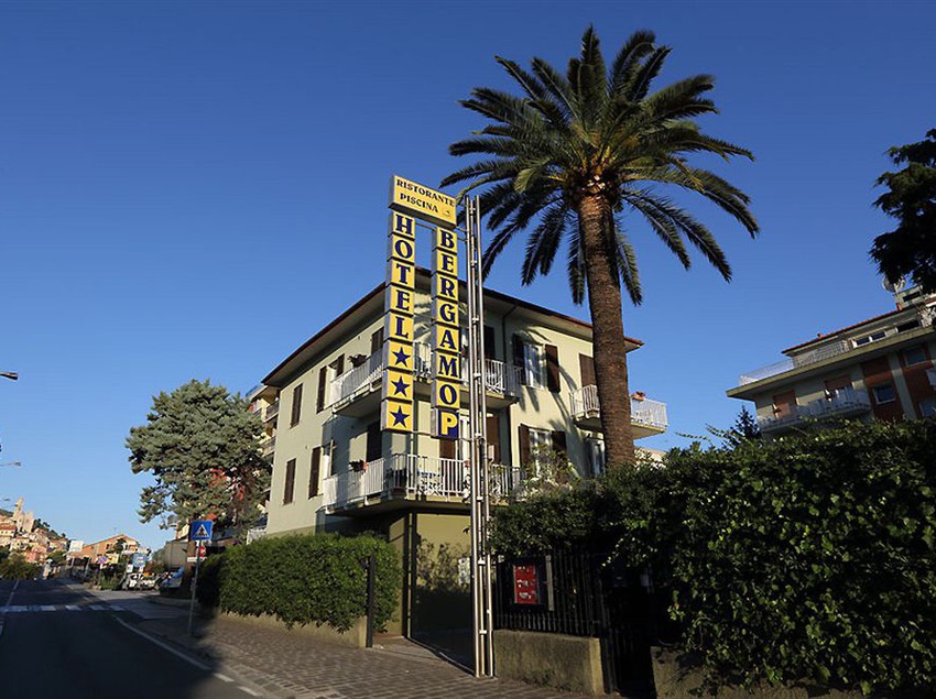 Hotel Bergamo  | San Bartolomeo al Mare | Imperia | Italia 6