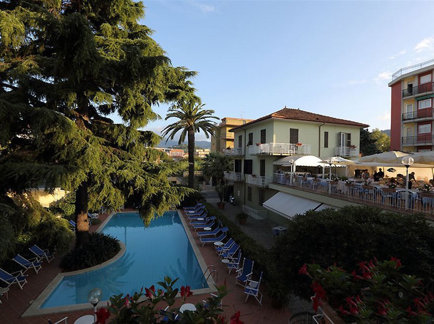 Hotel Bergamo  | San Bartolomeo al Mare | Imperia | Italia 9