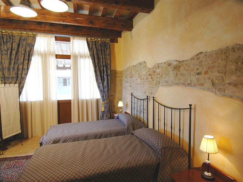 Hotel Castello Montegiove  | Fano | Pesaro e Urbino | Italia 13