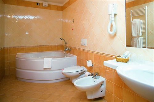 Hotel Capri  | Bardolino | Verona | Italia 10