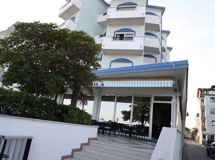 Niagara Hotel & Residence