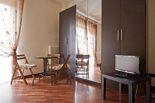 Hotel Stasera A Casa Da M.e.  | Roma | Roma | Italia 1