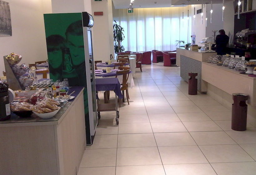 Hotel Lux  | Modena | Modena | Italia 17