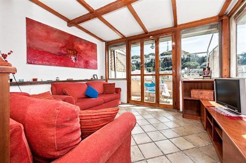 Maria, L'attico Al Vaticano  | Roma | Roma | Italia 18