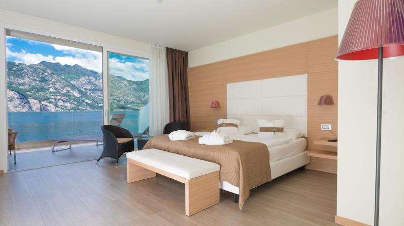 Hotel Castello Lake Front 