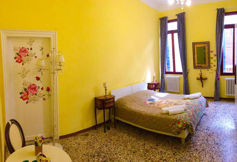 Bed and Breakfast Bed&Breakfast Venezia Naturalmente  | Venezia | Venezia | Italia 9
