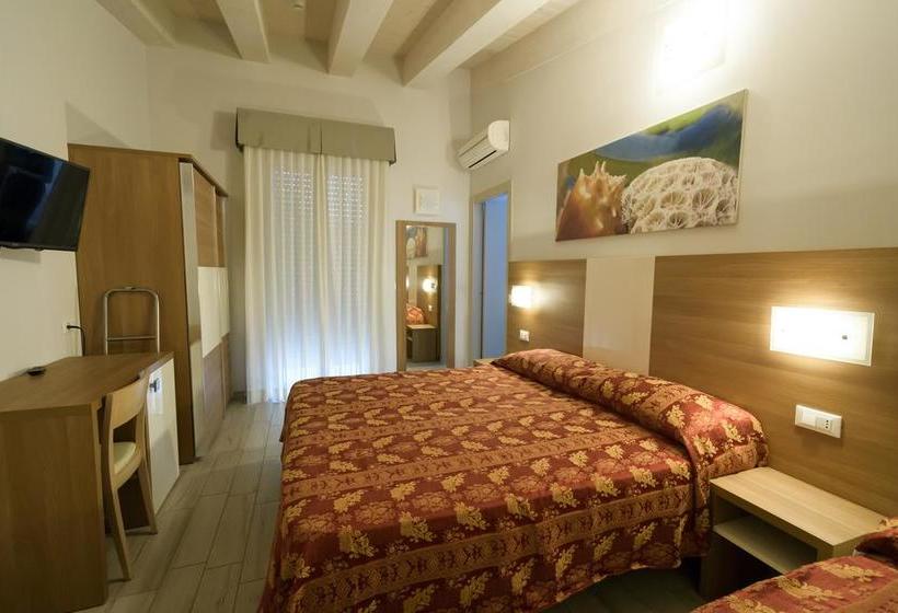 Hotel Mondial  | Pinarella | Ravenna | Italia 11