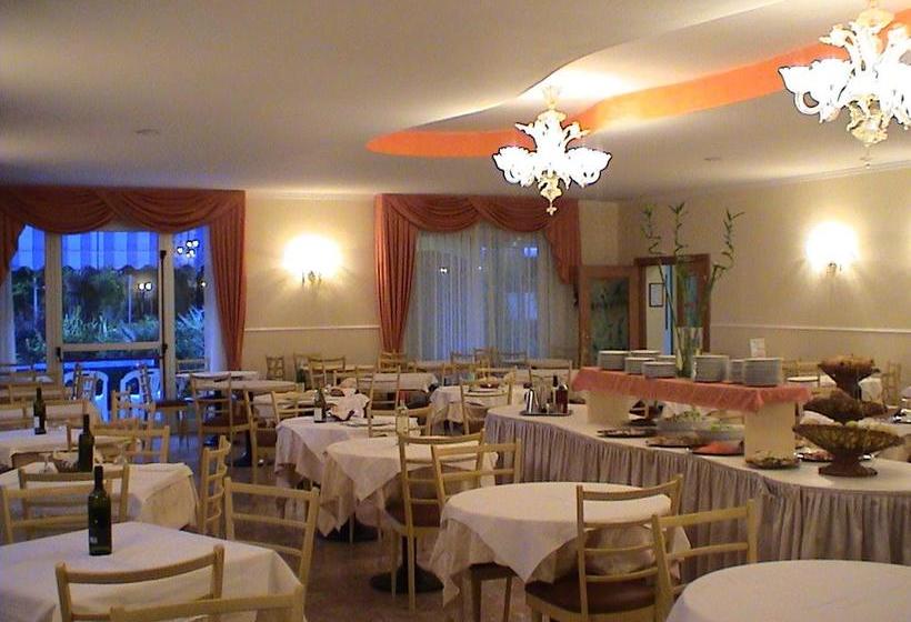 Hotel Mondial  | Pinarella | Ravenna | Italia 14