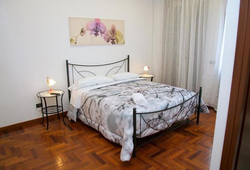 Bed and Breakfast La Maison Royale  | Fiumicino | Roma | Italia 13