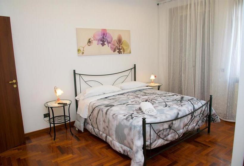 Bed and Breakfast La Maison Royale  | Fiumicino | Roma | Italia 16