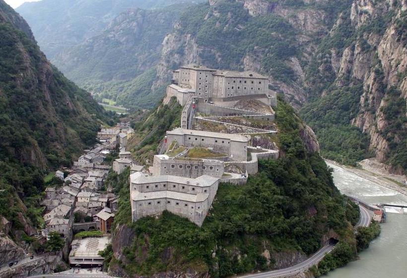 Hotel Cavour Et Des Officiers  | Bard | Aosta | Italia 17