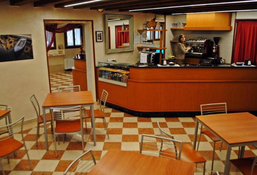 Ostello Domus Clugiae  | Chioggia | Venezia | Italia 8