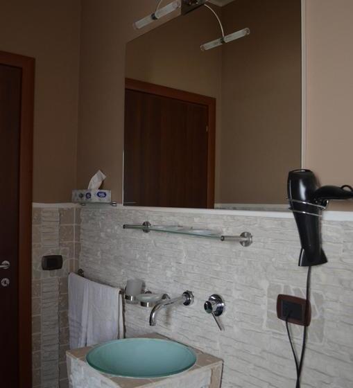 Bed and Breakfast Lambruschini 69  | Fiumicino | Roma | Italia 19