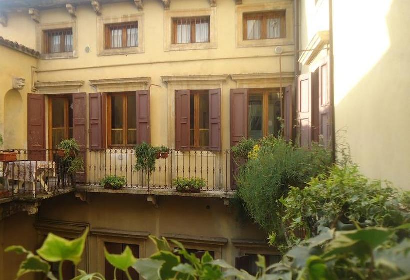 Protezione Della Giovane  Female Hostel  | Verona | Verona | Italia 3