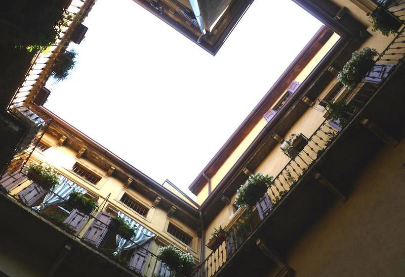 Protezione Della Giovane  Female Hostel  | Verona | Verona | Italia 5