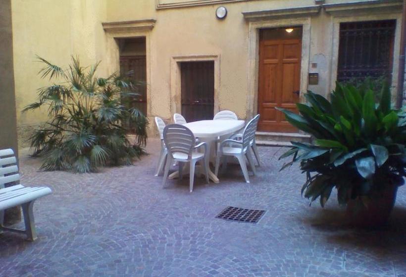 Protezione Della Giovane  Female Hostel  | Verona | Verona | Italia 9