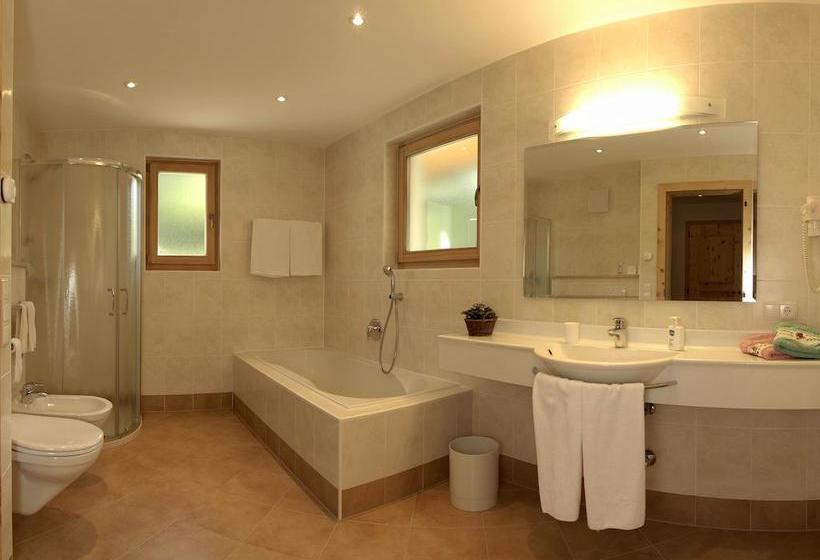 Hotel Weisses Rössl  | Laion | Bolzano | Italy 10