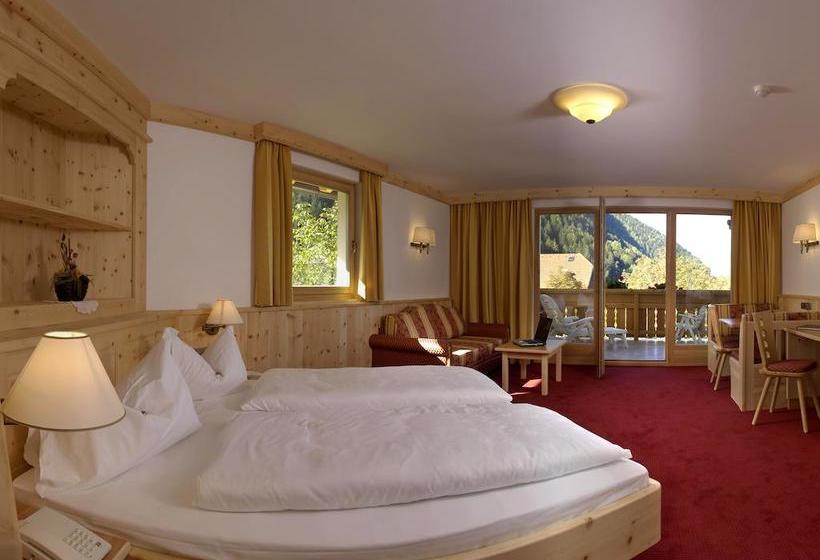 Hotel Weisses Rössl  | Laion | Bolzano | Italy 8