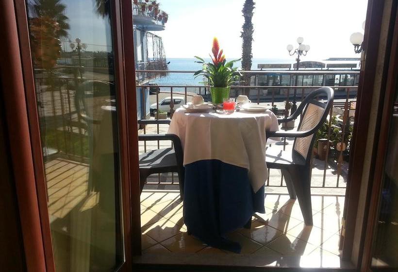 Bed and Breakfast La Piazzetta Giardini Naxos