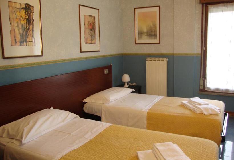 Hotel Rose&crown  | Correggio | Reggio Emilia | Italia 4