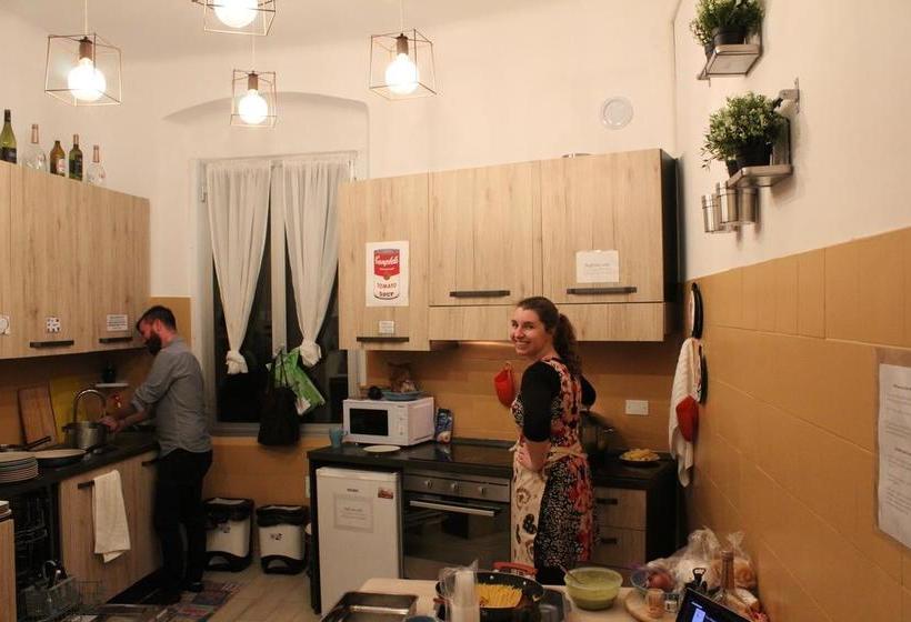Home Genoa Hostel Génova