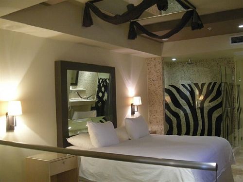 Aladdin Hotel  | Miami Springs | Florida | United States 11