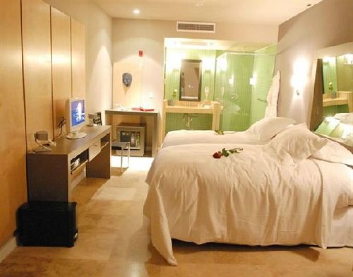 Aladdin Hotel  | Miami Springs | Florida | United States 9