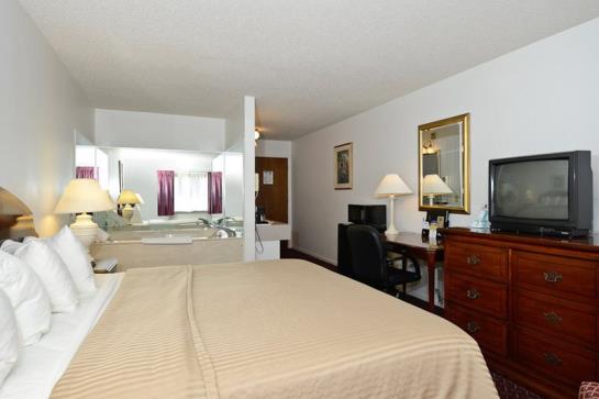 Hotel Americas Best Value Inn Petoskey 