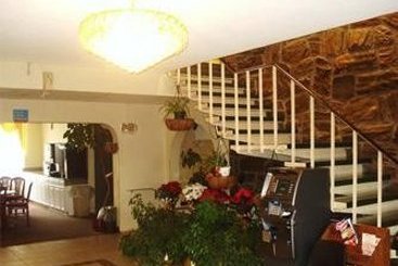 Hotel Town House Inn & Suites 