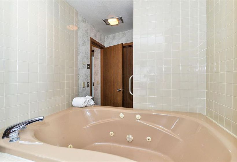 Hotel Americas Best Value Innmackinaw City  | Mackinaw City | Michigan | United States 17