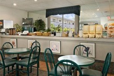 Hotel Super 8 Elyria  | Elyria | Ohio | United States 3