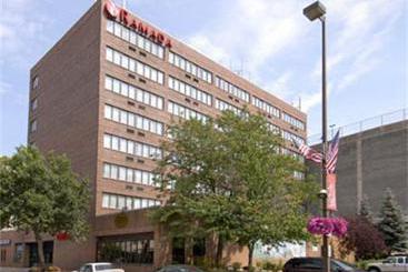 Hotel Ramada Convention Center Eau Claire Wisconsin