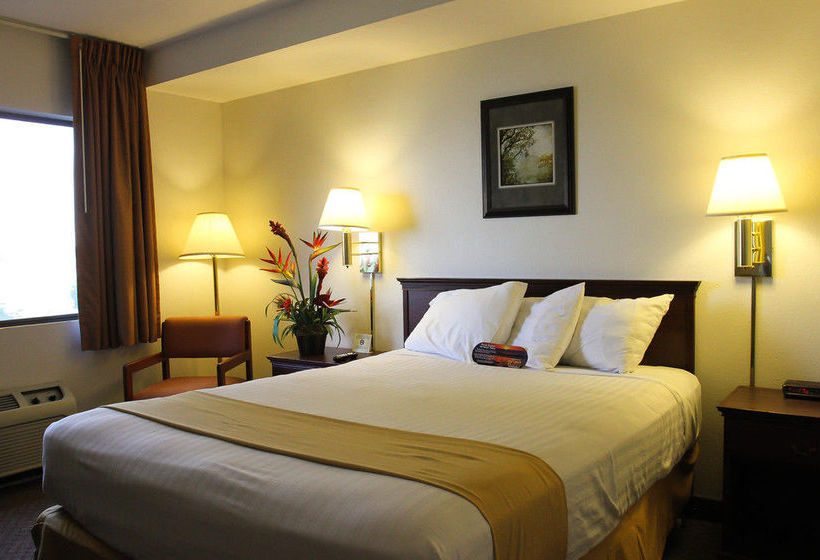 Hotel Clover Island Inn