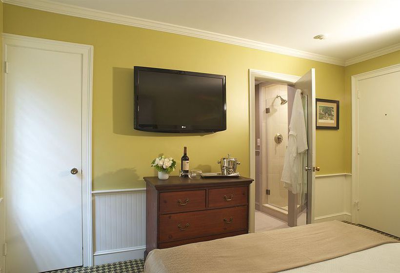 Hotel Concords Colonial Inn 