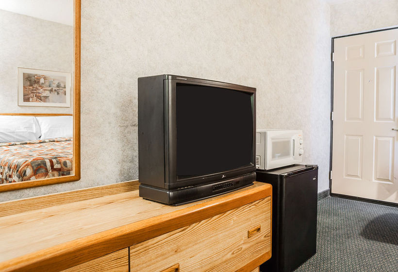 Hotel Econo Lodge - Jefferson City  | Jefferson City | Missouri | United States 13