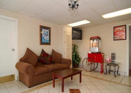 Hotel Econo Lodge Inn & Suites East   | Matthews | North Carolina | United States 3