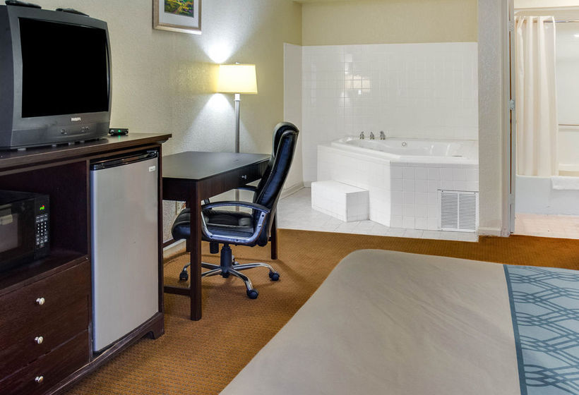 Hotel Econo Lodge Suffolk  | Suffolk | Virginia | United States 17