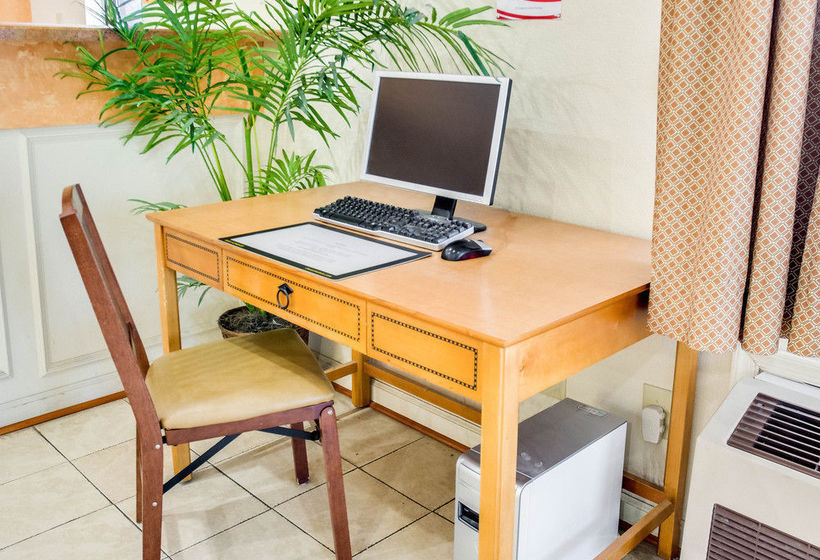 Hotel Econo Lodge Suffolk  | Suffolk | Virginia | United States 4