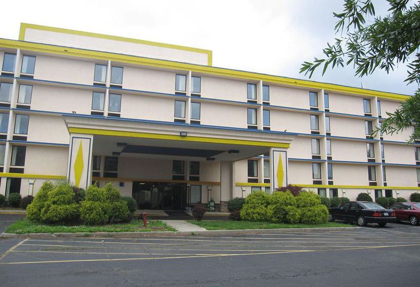 Airport Plaza Hotel  | Roanoke | Virginia | United States 4