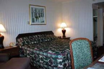 Hotel Larry Holmes Commodore Inn 