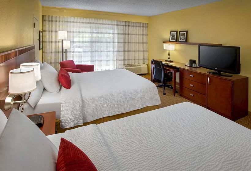 Hotel Courtyard Lincroft Red Bank 